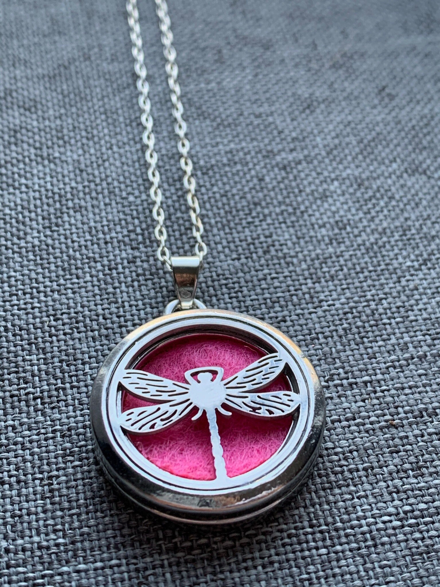 Collier alliage de métaux argent breloque libellule bijoux diffuseur Comme un ange
