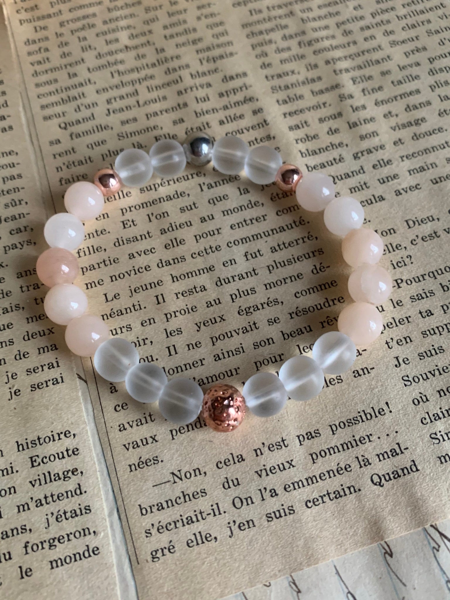 Bracelet élastique billes transparente de résine et billes rose gold Comme un ange