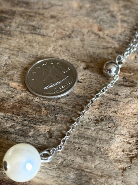 Collier breloque fleurs argent et perle blanche chic Comme un ange