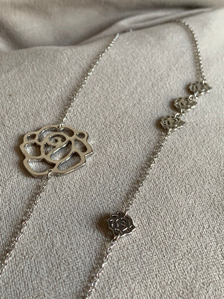 Collier breloque fleurs argent et perle blanche chic Comme un ange