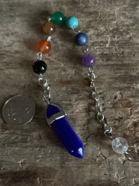 pierre bleue sur chaîne argent et billes de verre arc-en-ciel chackras pendulum mystique Comme un ange