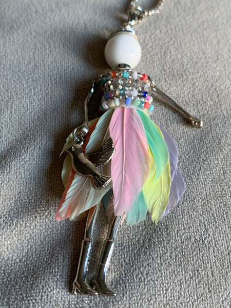 Collier breloque mademoiselle coloré alliage de métaux Comme un ange
