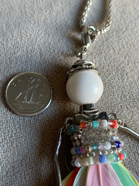 Collier breloque mademoiselle coloré alliage de métaux Comme un ange
