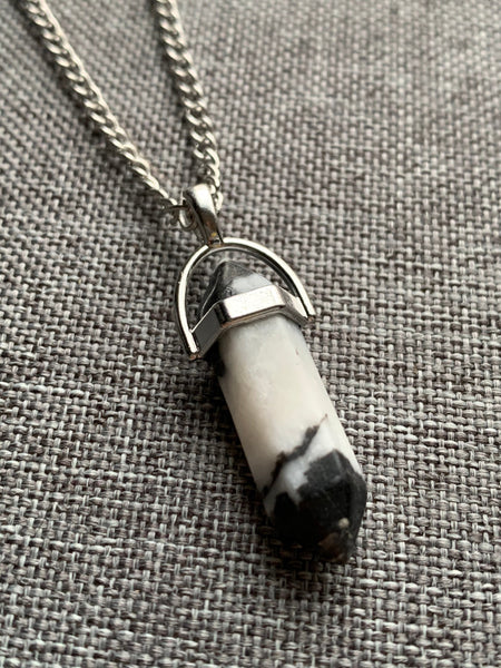 Collier pendule breloque pierre noire et blanche pendulum mystique sur chaîne alliage de métaux argent Comme un ange