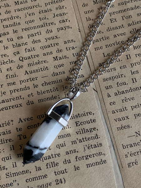 Collier pendule breloque pierre noire et blanche pendulum mystique sur chaîne alliage de métaux argent Comme un ange