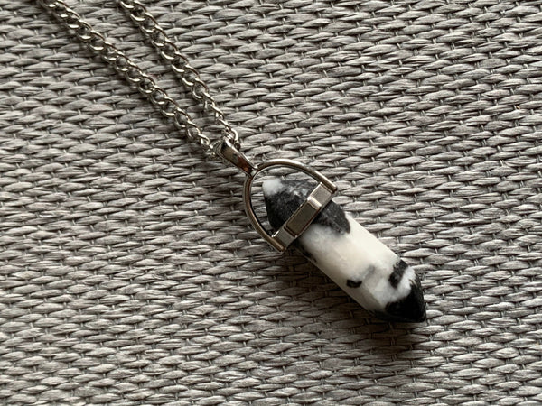 Collier pendule breloque pierre noire et blanche pendulum mystique sur chaîne alliage de métaux argent Comme un ange