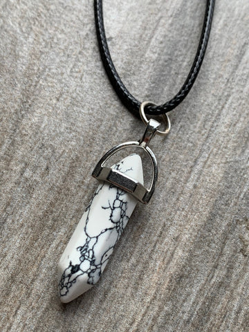 Collier pendule pierre blanche et noire corde de cuir pendulum mystique Comme un ange