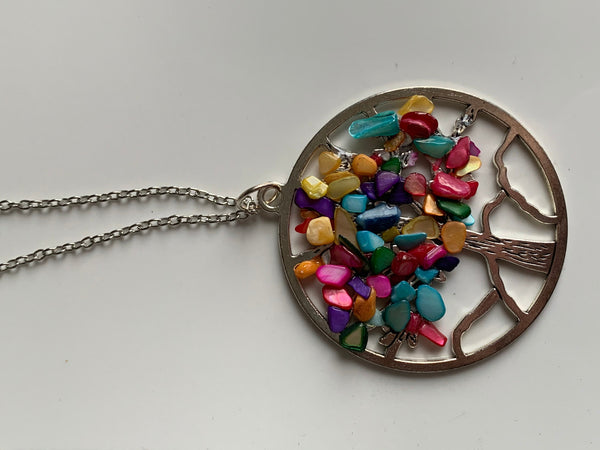 Collier breloque argent arbre de vie pierres multicolores chackras arc-en-ciel sur chaîne alliage de métaux argent Comme un ange