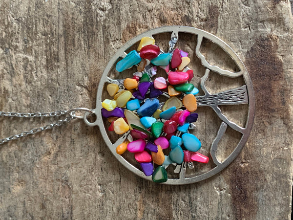 Collier breloque argent arbre de vie pierres multicolores chackras arc-en-ciel sur chaîne alliage de métaux argent Comme un ange