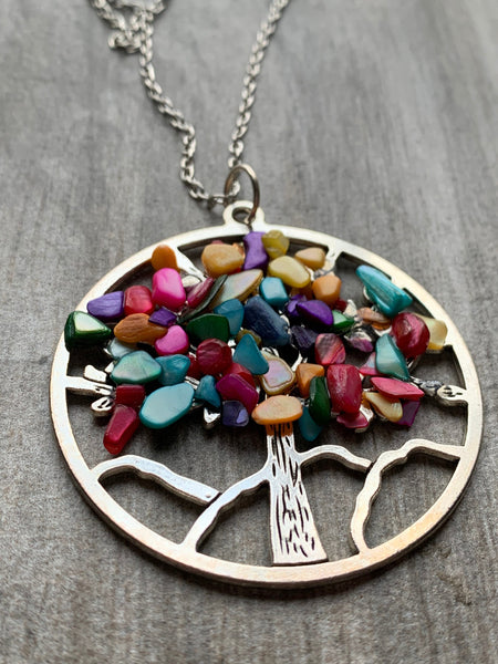 Collier breloque argent arbre de vie pierres multicolores chackras arc-en-ciel sur chaîne alliage de métaux argent Comme un ange