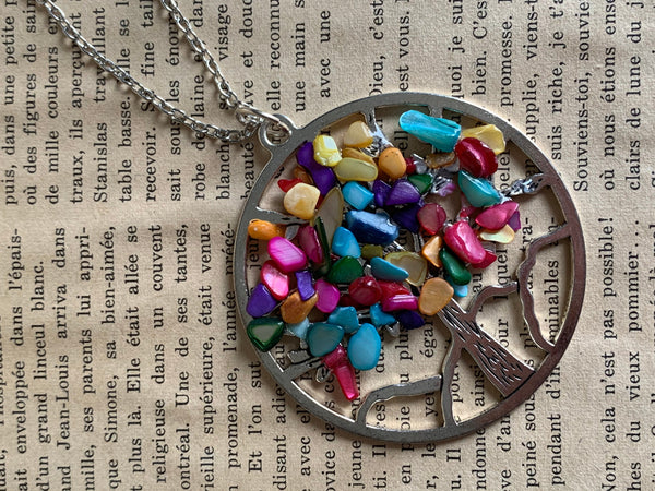 Collier breloque argent arbre de vie pierres multicolores chackras arc-en-ciel sur chaîne alliage de métaux argent Comme un ange