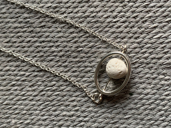 Collier breloque ovale pierre de lave blanche bijoux diffuseur aromathérapie Comme un ange