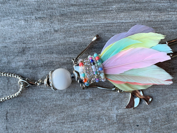 Collier breloque mademoiselle coloré alliage de métaux Comme un ange