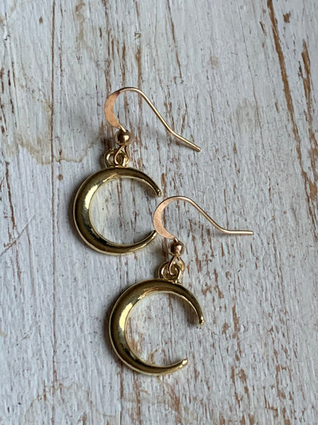 Boucles d’oreilles breloque lune or Comme un ange