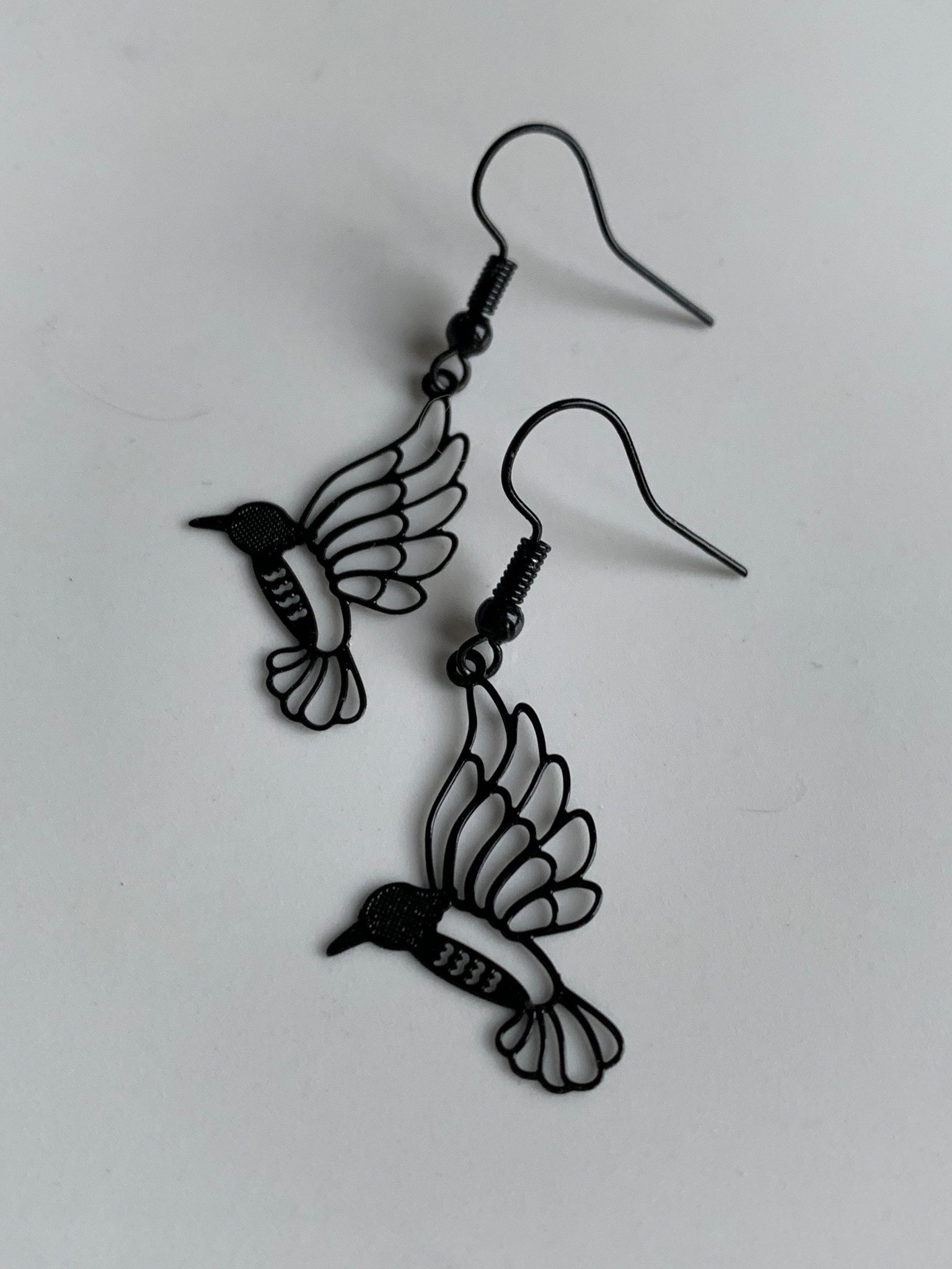 Boucles d’oreilles breloque alliage de métaux noir colibri Comme un ange