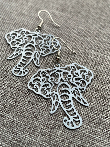 Boucles d’oreilles breloque éléphant gris alliage de métaux Comme un ange