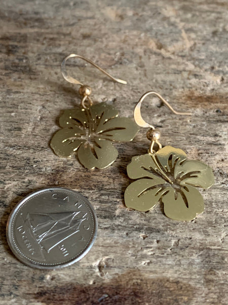 Boucles d’oreilles breloque fleur hibiscus alliage de métaux or Comme un ange