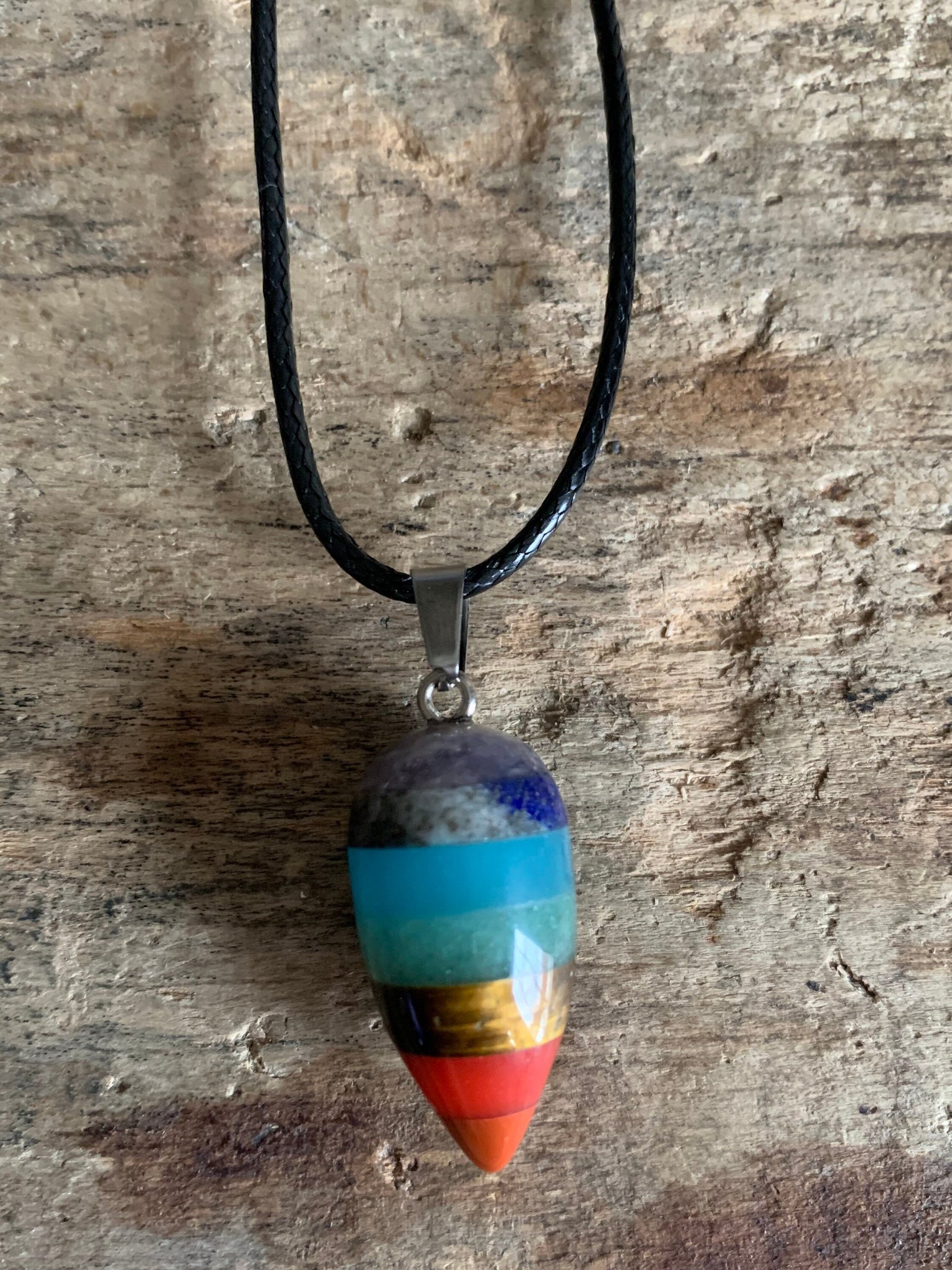 bijoux Collier pendule breloque pierre chakras arc-en-ciel pendulum mystique reiki sur corde de cuir noir Comme un ange