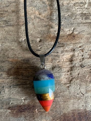 bijoux Collier pendule breloque pierre chakras arc-en-ciel pendulum mystique reiki sur corde de cuir noir Comme un ange