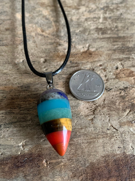 bijoux Collier pendule breloque pierre chakras arc-en-ciel pendulum mystique reiki sur corde de cuir noir Comme un ange