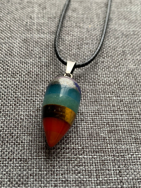 bijoux Collier pendule breloque pierre chakras arc-en-ciel pendulum mystique reiki sur corde de cuir noir Comme un ange