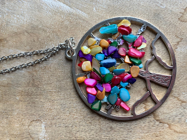 Collier breloque argent arbre de vie pierres multicolores chackras arc-en-ciel sur chaîne alliage de métaux argent Comme un ange