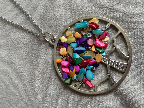 Collier breloque argent arbre de vie pierres multicolores chackras arc-en-ciel sur chaîne alliage de métaux argent Comme un ange