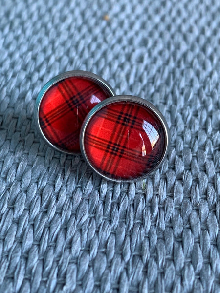Boucles d’oreilles cabochon de verre carotté rouge et noir style chasse bûcheron Comme un ange