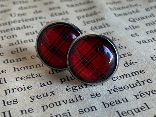 Boucles d’oreilles cabochon de verre carotté rouge et noir style chasse bûcheron Comme un ange