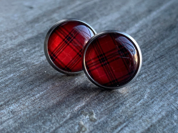 Boucles d’oreilles cabochon de verre carotté rouge et noir style chasse bûcheron Comme un ange