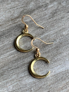 Boucles d’oreilles breloque lune or Comme un ange