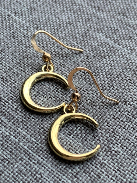 Boucles d’oreilles breloque lune or Comme un ange