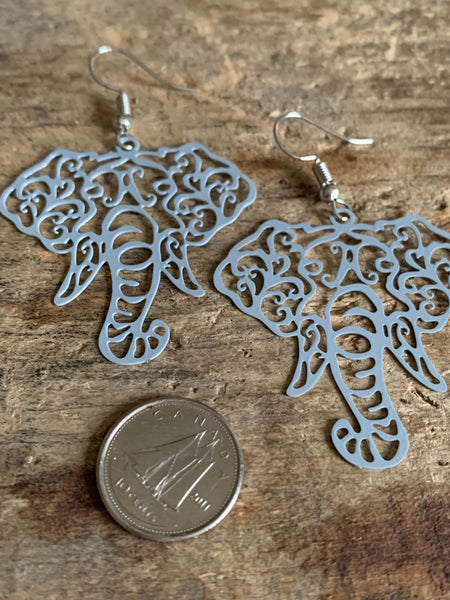 Boucles d’oreilles breloque éléphant gris alliage de métaux Comme un ange