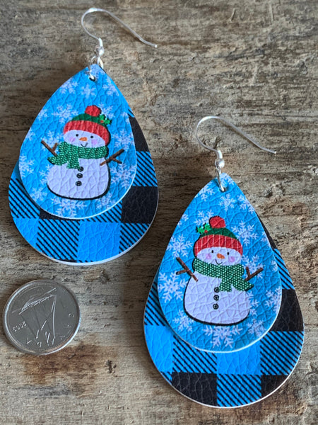 Boucles d’oreilles breloque de cuir bonhomme de neige sur fond bleu Comme un ange