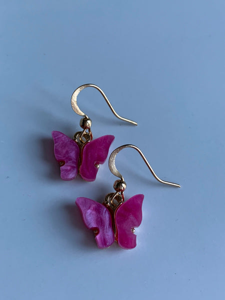Boucles d’oreilles breloque papillon rose fushia et or Comme un ange