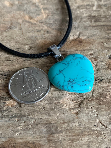 Collier breloque pierre turquoise sur corde de cuir noir Comme un ange