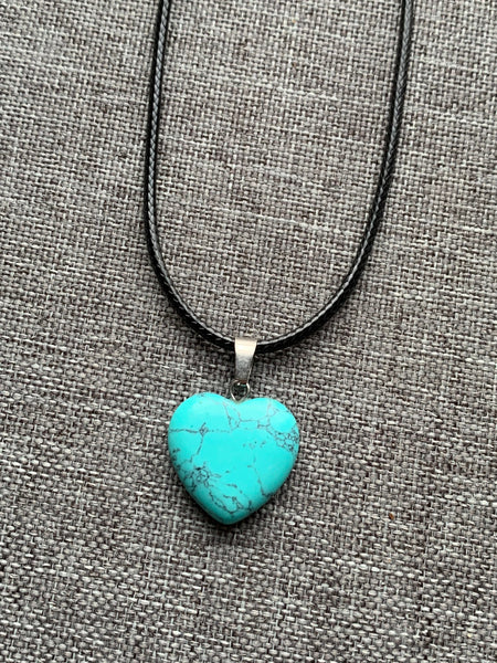 Collier breloque pierre turquoise sur corde de cuir noir Comme un ange