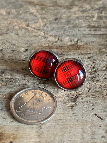 Boucles d’oreilles cabochon de verre carotté rouge et noir style chasse bûcheron Comme un ange