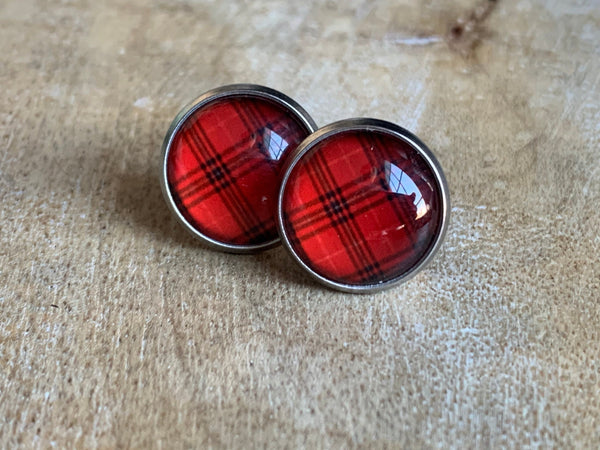 Boucles d’oreilles cabochon de verre carotté rouge et noir style chasse bûcheron Comme un ange