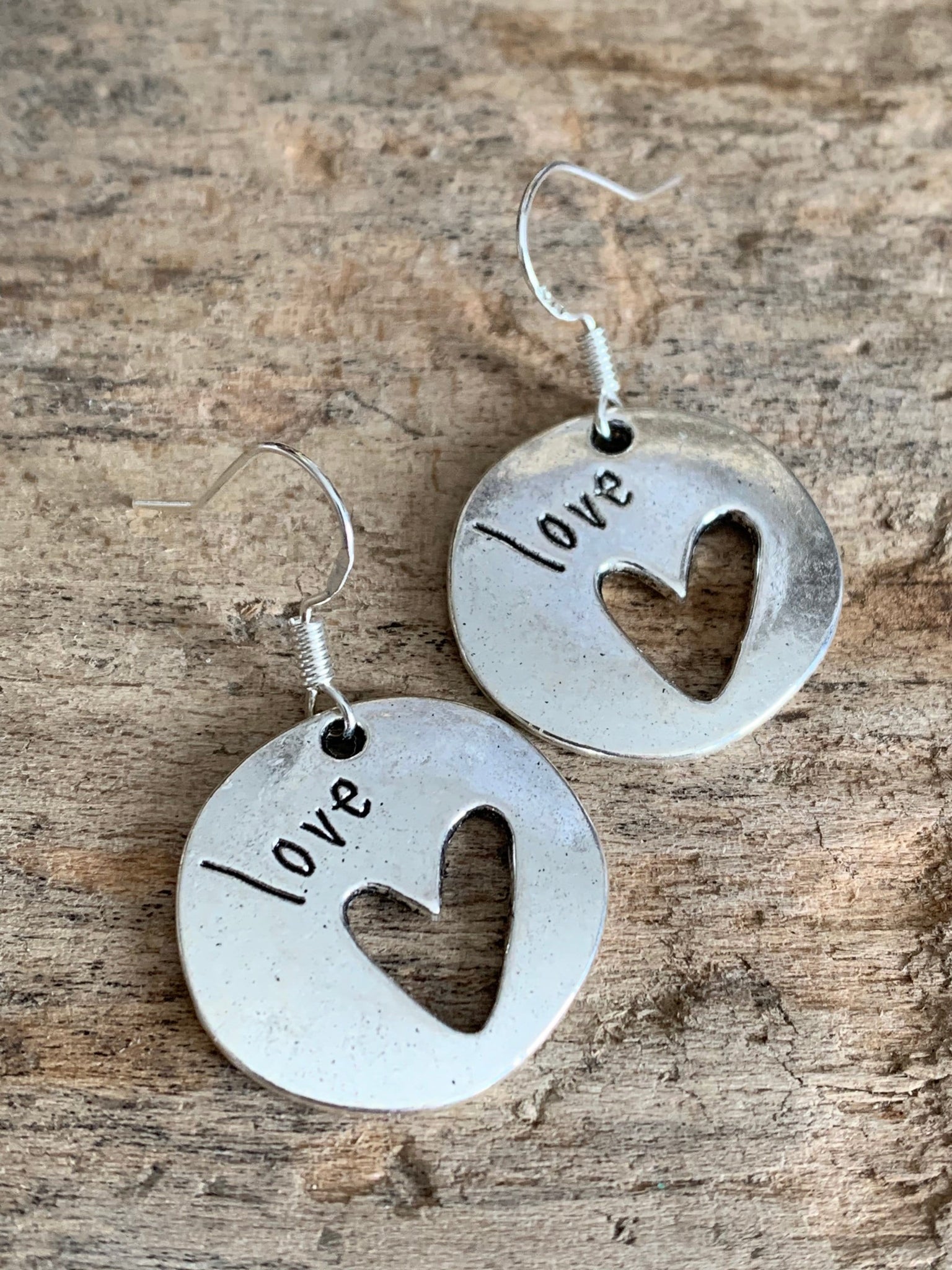 Boucles d’oreilles breloque médaillon coeur love Comme un ange