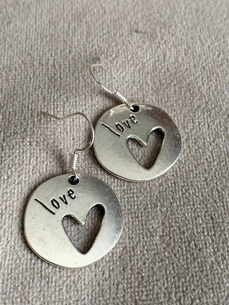 Boucles d’oreilles breloque médaillon coeur love Comme un ange