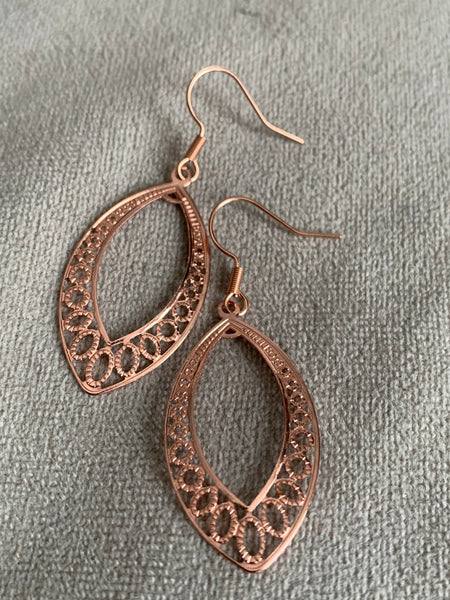 Boucles d’oreilles breloque vintage alliage de métaux rose gold Comme un ange