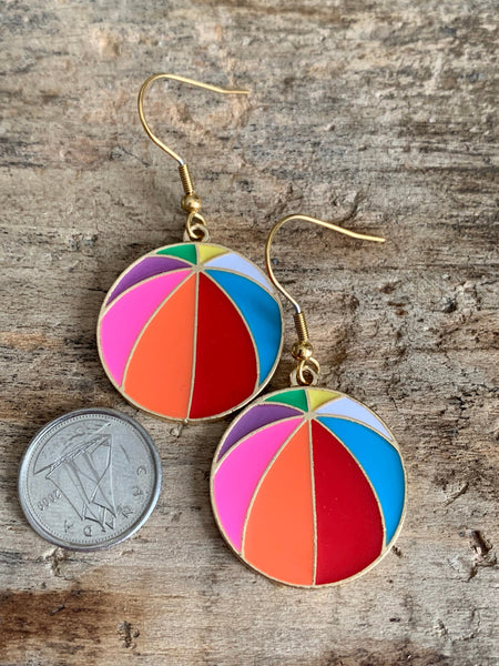 Boucles d’oreilles breloque ballon de plage beach-volley Comme un ange