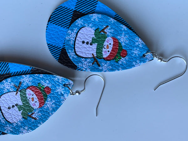 Boucles d’oreilles breloque de cuir bonhomme de neige sur fond bleu Comme un ange