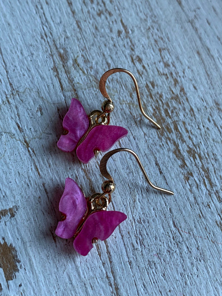Boucles d’oreilles breloque papillon rose fushia et or Comme un ange