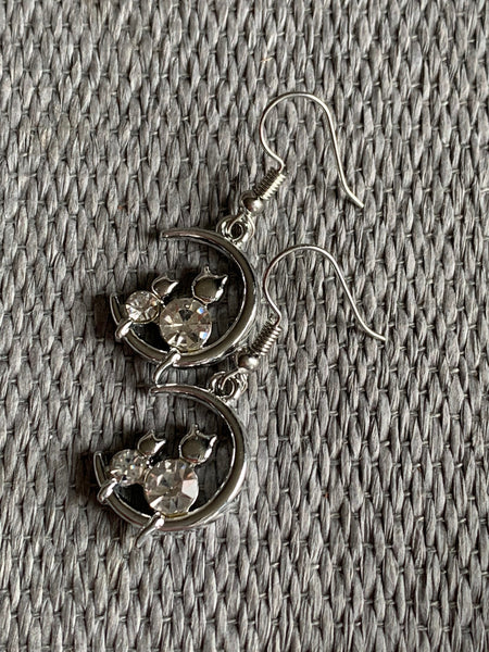 Boucles d’oreilles breloque chaton dans la lune argent Comme un ange