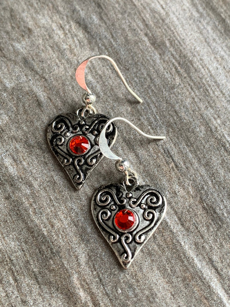Boucles d’oreilles breloque coeur point rouge Comme un ange