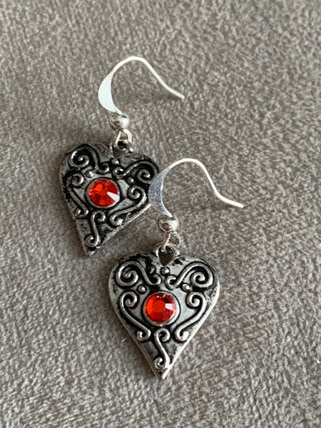 Boucles d’oreilles breloque coeur point rouge Comme un ange