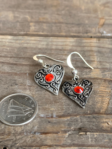 Boucles d’oreilles breloque coeur point rouge Comme un ange