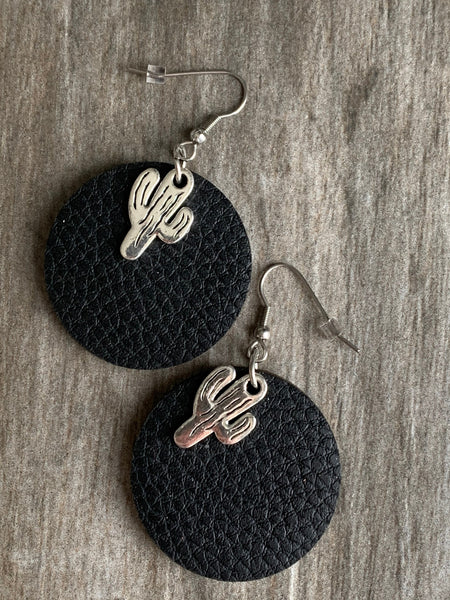 Boucles d’oreilles breloque cactus et médaillon de cuir noir alliage de métaux argent Comme un ange
